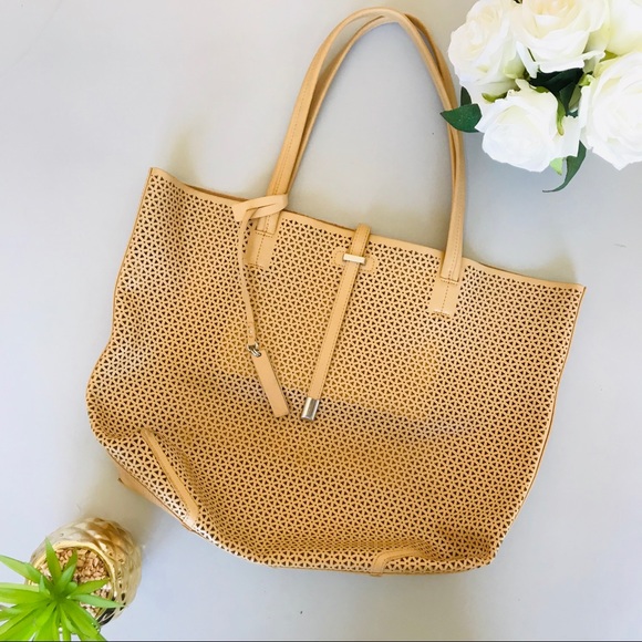 Vince Camuto Handbags - ⭐️2x Host Pick ⭐️ Vince Camuto Tan Tote Bag